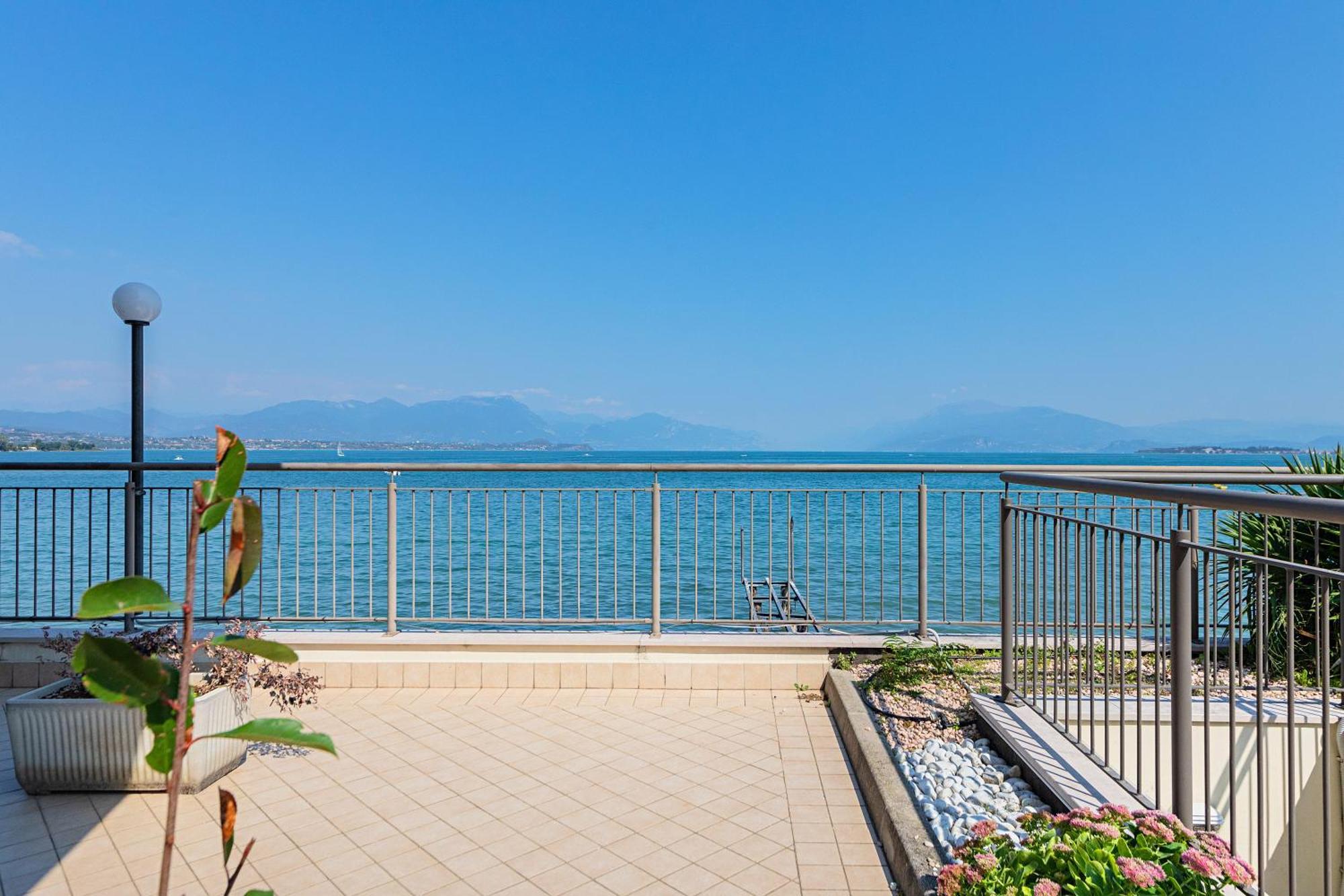 Residenza Miralago By Wonderful Italy Desenzano del Garda Exteriör bild